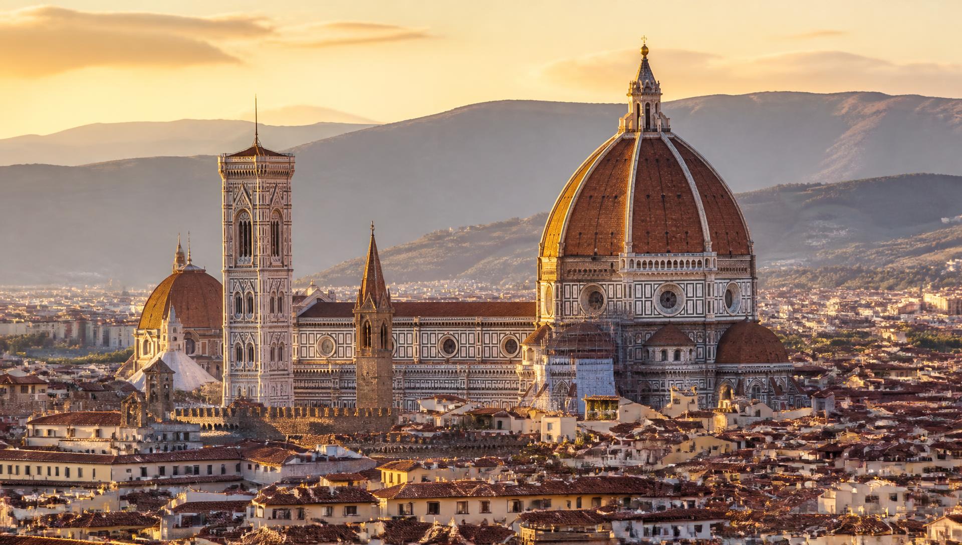 Der Dom Santa Maria del Fiore über den Dächern der Altstadt von Florenz